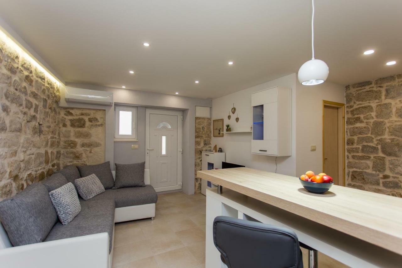 Studio Apartman "Brce" Kaštela Exterior foto